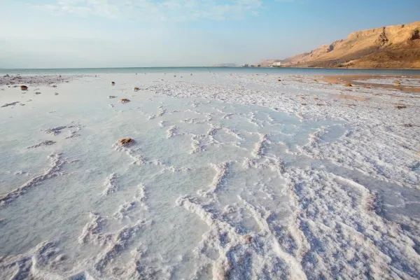 what_are_salt_lakes_o_saline_lakes_433_0_600.webp