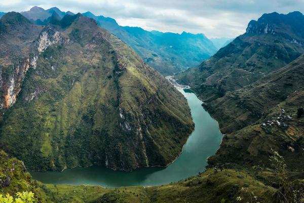 What Is a River Valley in Geography?
