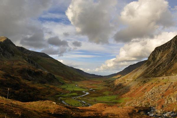 What Is a U-Shaped Glacial Valley? - How is a U-shaped glacial valley formed?