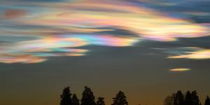 How Iridescent Clouds Form Their Rainbow Colors